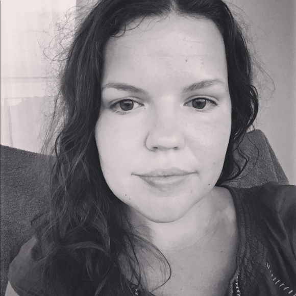 Meet your Posher, Kimberly - Picture 3 of 3